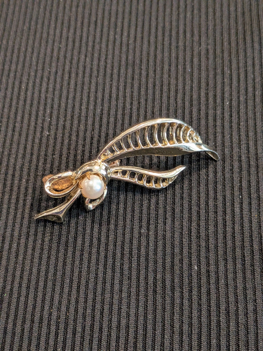 B#3: Vintage 1960s Silver-Tone Faux Pearl Leaf Brooch - Women's Jewelry